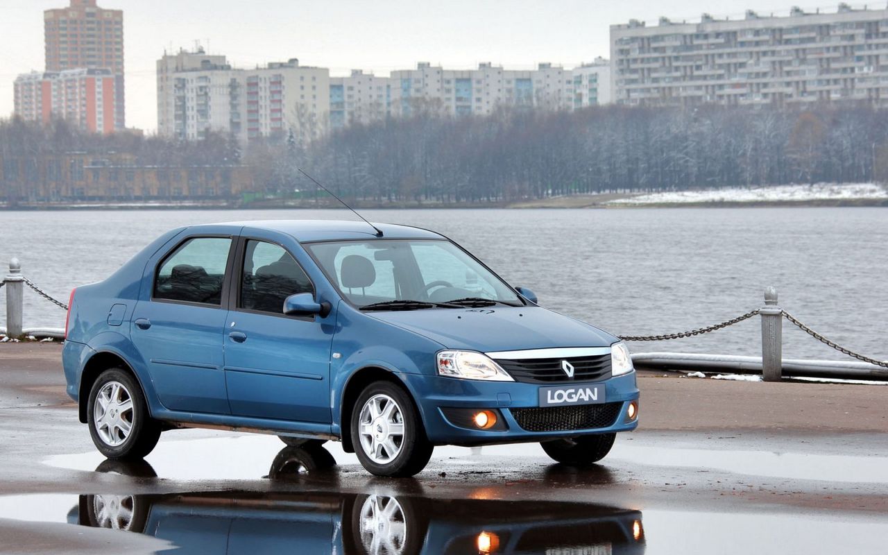 Какой рено логан лучше. Логан 1.8. Рено Логан 2005. Renault Logan SR красный. Шевроле Логан 2013.